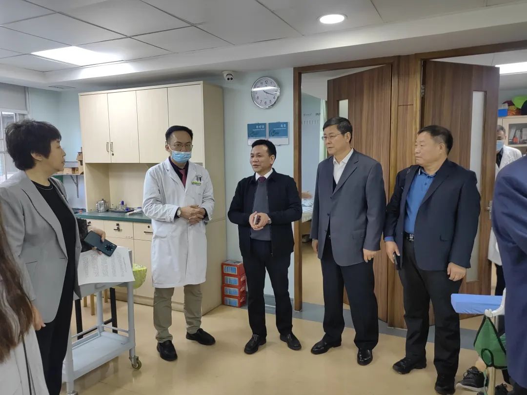 自治区卫生健康委副主任伏瑞峰率队赴广东省中医院签订对口帮扶协议