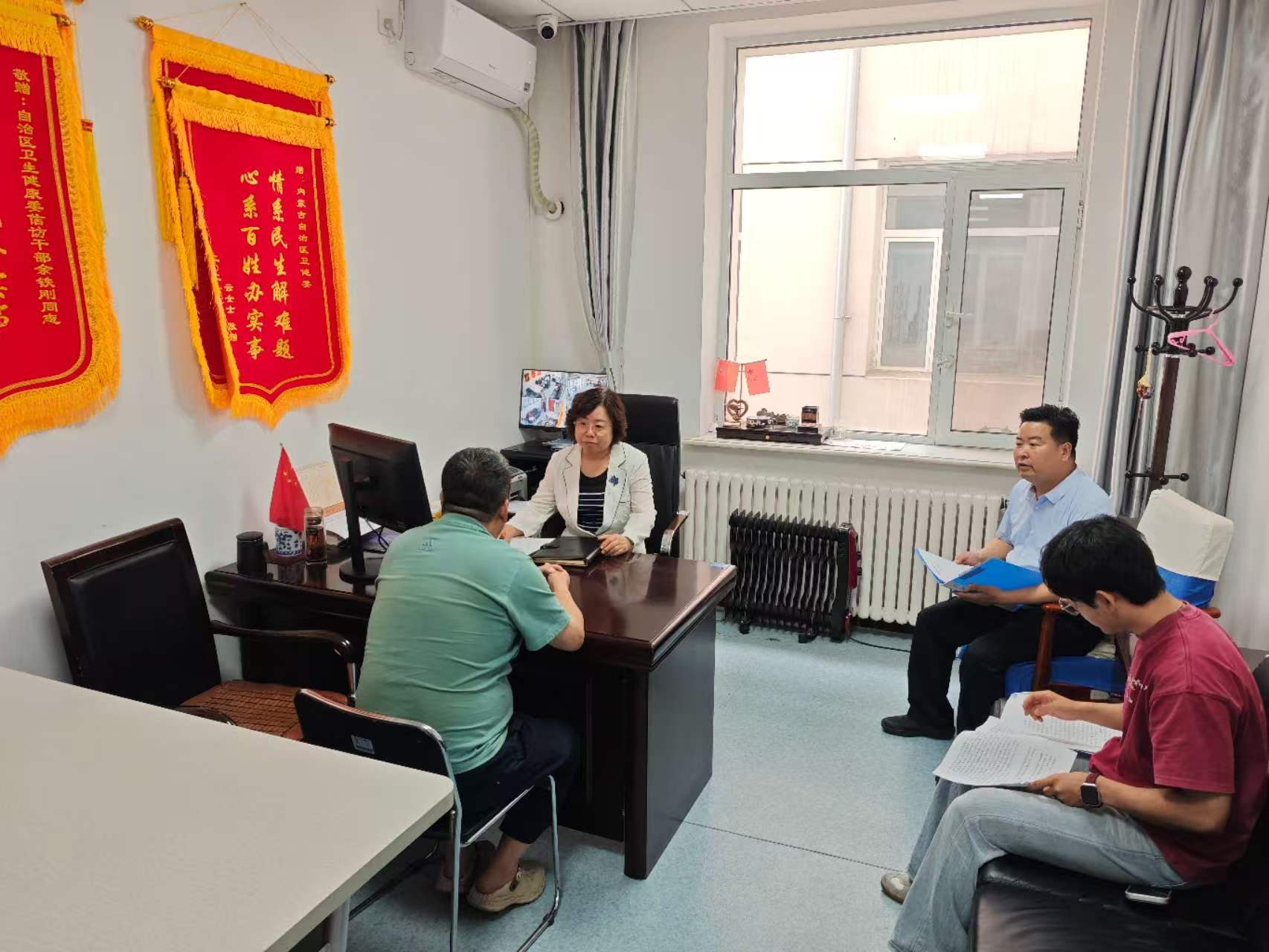 委领导信访接待图片.jpg