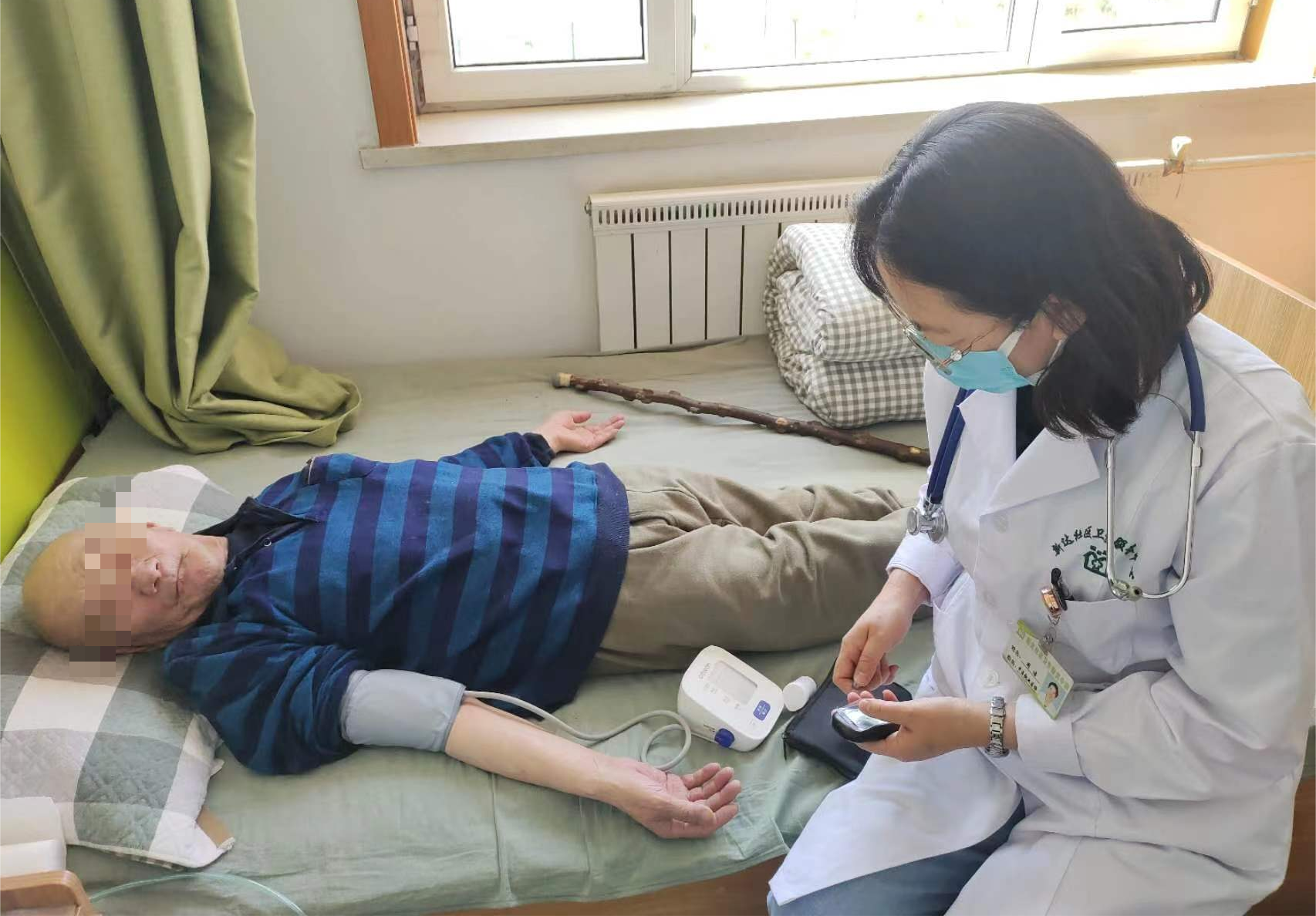 2.为行动不便老人提供入户随访服务.png